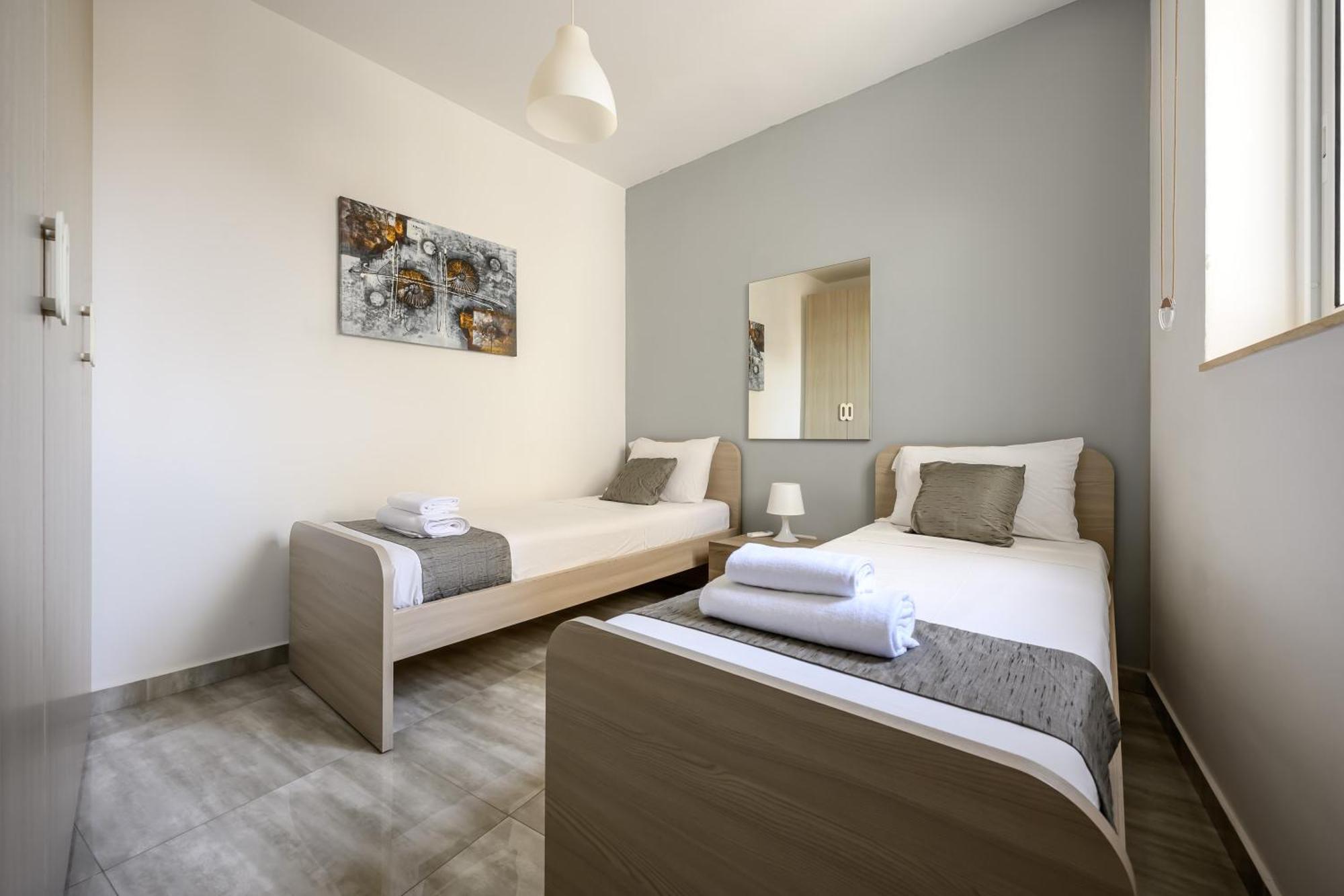 F11 Room 2, Private Room Two Single Beds Shared Bathroom In Shared Flat Мсида Экстерьер фото